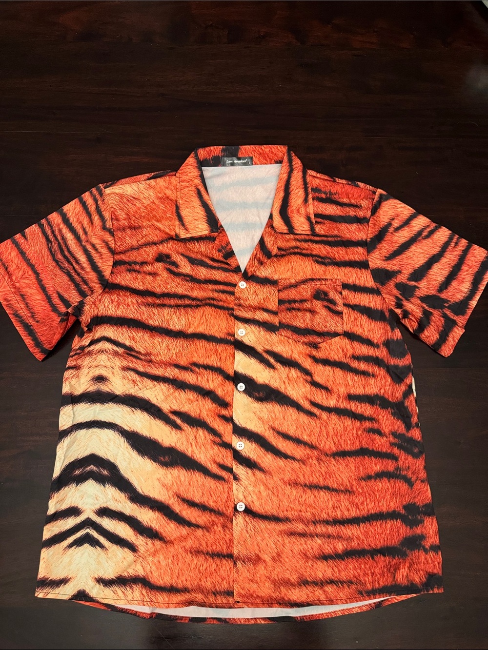 Men's Tiger-Print Short Sleeve Button Up Shirt Large